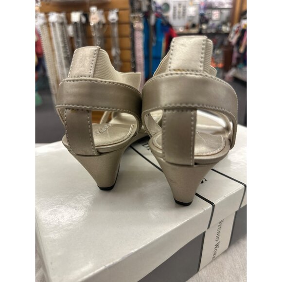 Studio Works Gold Open Toe Wedge Heels 8M With Strappy Design & Cushioned Sole - Picture 5 of 6